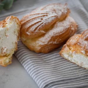 bollo relleno de nata